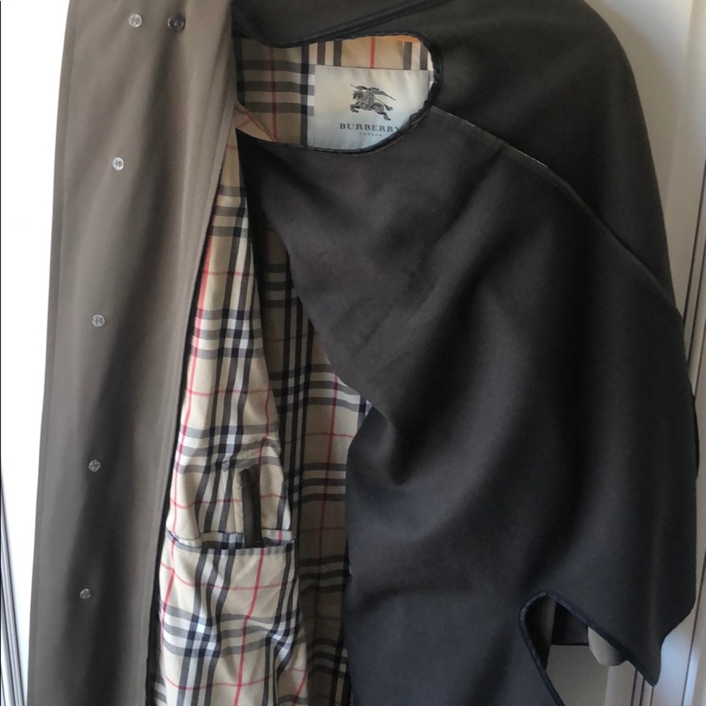 Men’s Burberry trench coat - Picture 7 of 11